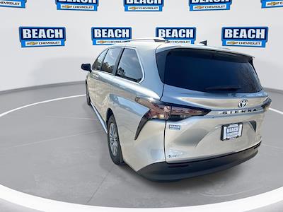 Used 2025 Toyota Sienna - photo 1