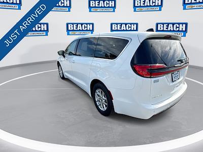 Used 2024 Chrysler Pacifica - photo 1