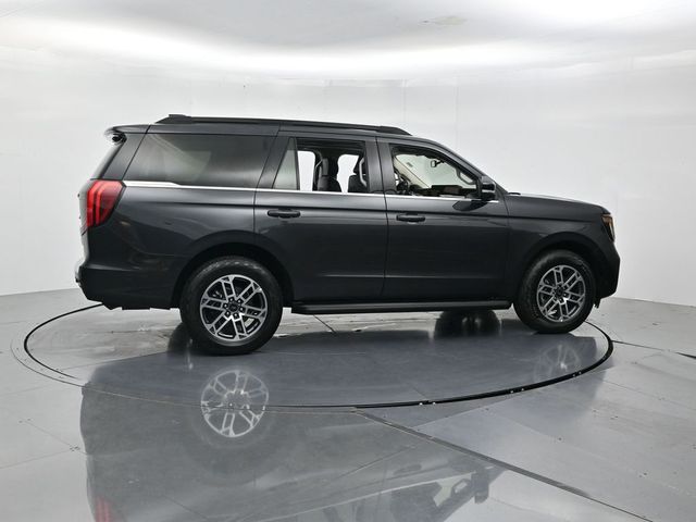 Used 2025 Ford Expedition - photo 2