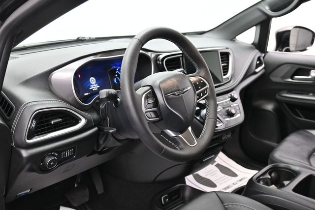 Used 2025 Chrysler Pacifica - photo 51