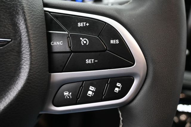 Used 2025 Chrysler Pacifica - photo 52