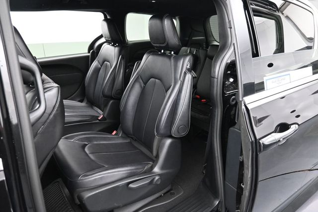 Used 2025 Chrysler Pacifica - photo 6