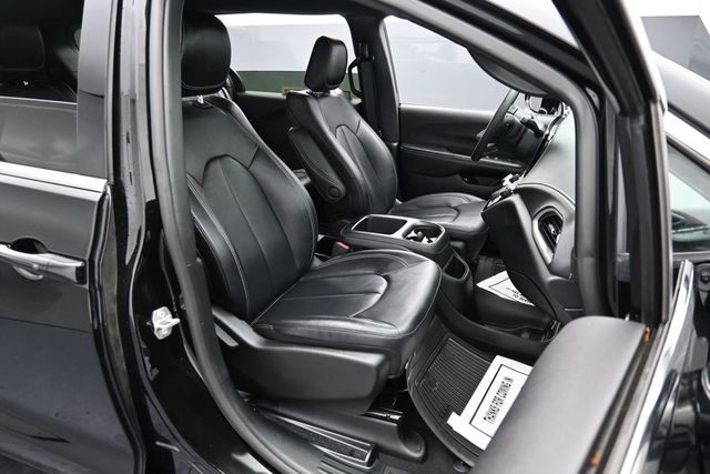 Used 2025 Chrysler Pacifica - photo 9