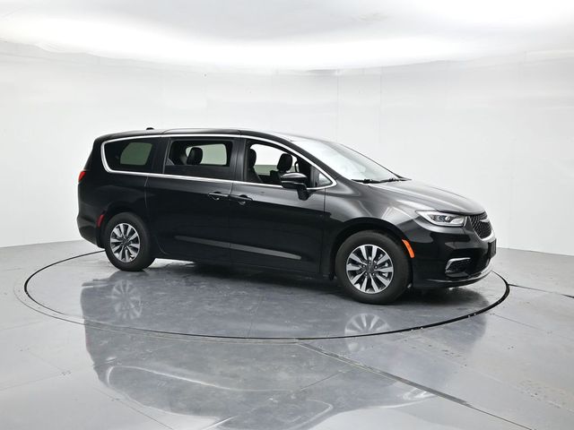 Used 2025 Chrysler Pacifica - photo 39