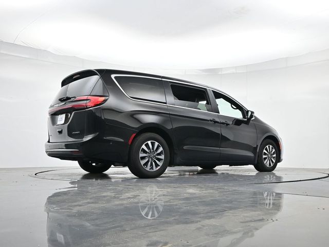 Used 2025 Chrysler Pacifica - photo 12