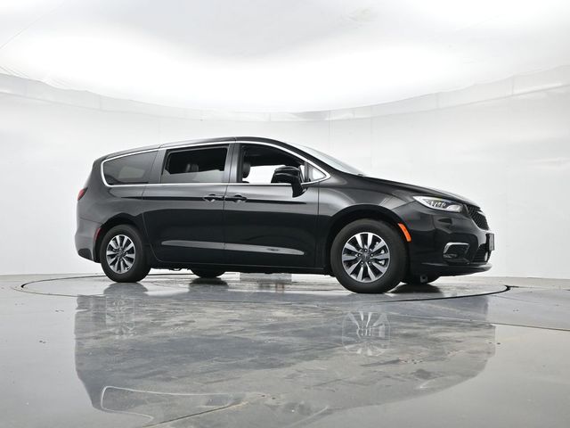 Used 2025 Chrysler Pacifica - photo 15
