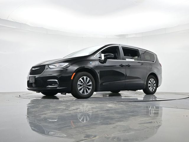 Used 2025 Chrysler Pacifica - photo 17