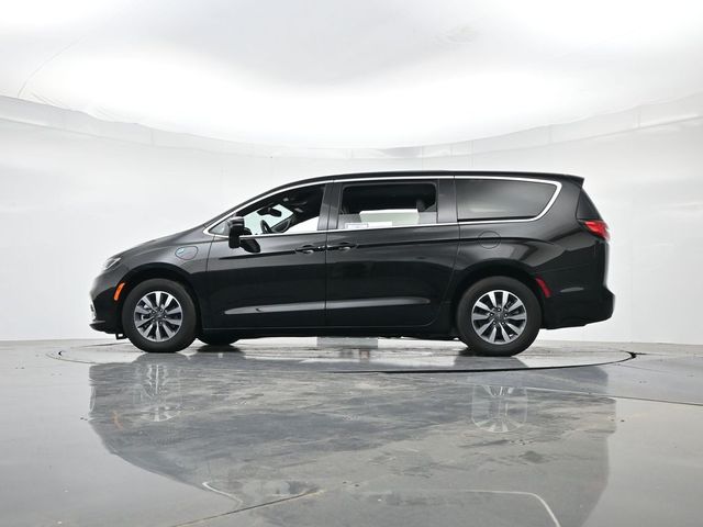 Used 2025 Chrysler Pacifica - photo 19