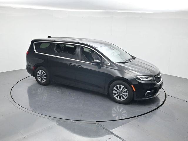 Used 2025 Chrysler Pacifica - photo 22