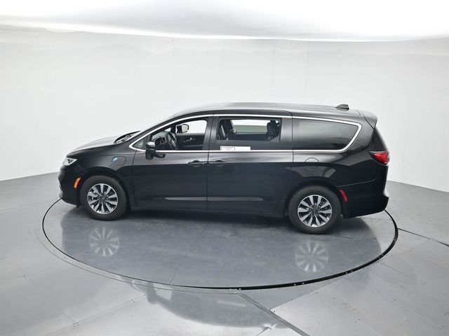 Used 2025 Chrysler Pacifica - photo 25