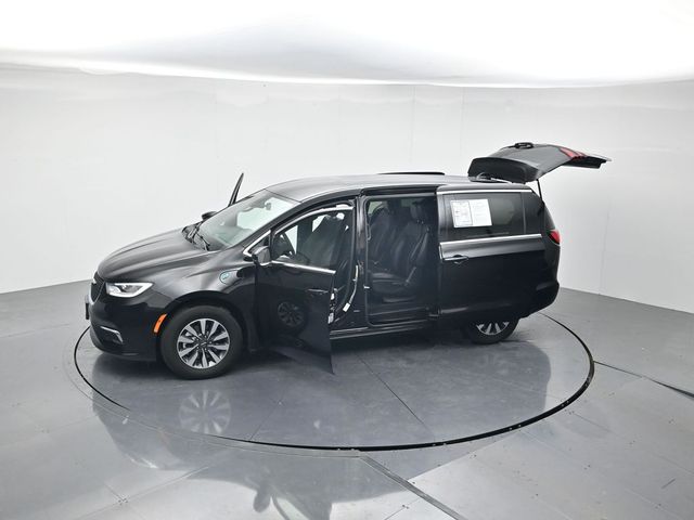 Used 2025 Chrysler Pacifica - photo 28