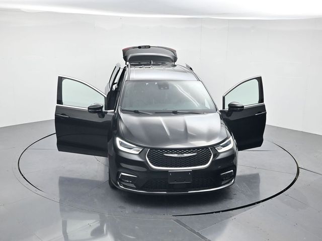 Used 2025 Chrysler Pacifica - photo 29