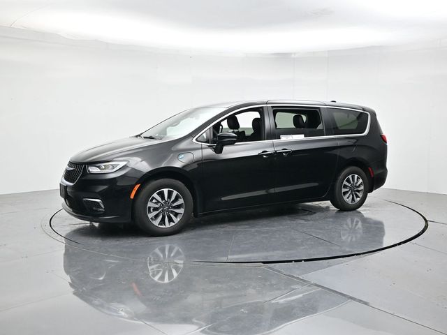 Used 2025 Chrysler Pacifica - photo 41