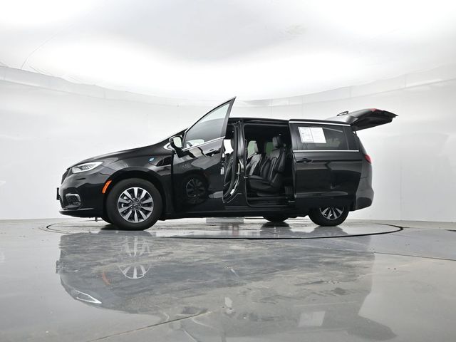 Used 2025 Chrysler Pacifica - photo 34