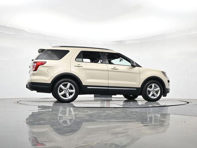 Used 2018 Ford Explorer - photo 2