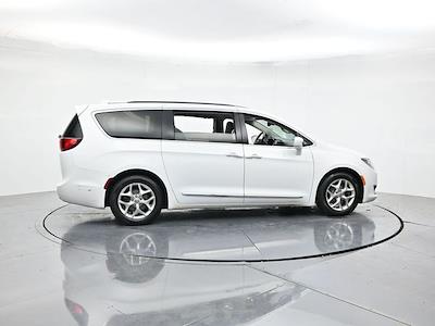 Used 2019 Chrysler Pacifica - photo 2