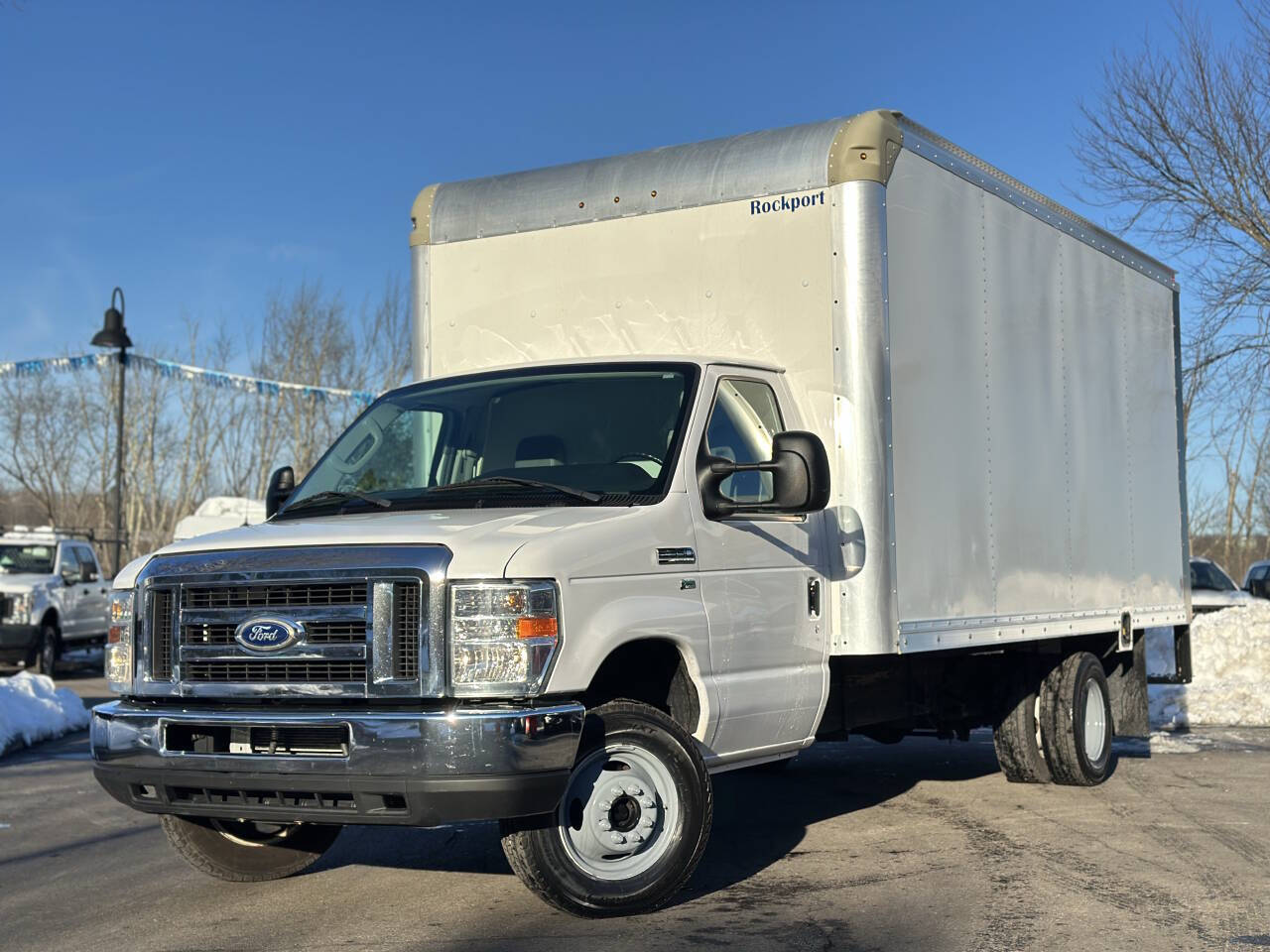 Used 2016 Ford E-350 - photo 5