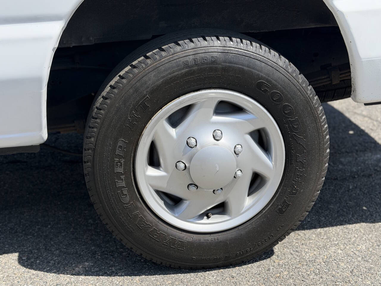 Used 2013 Ford E-150 - photo 14