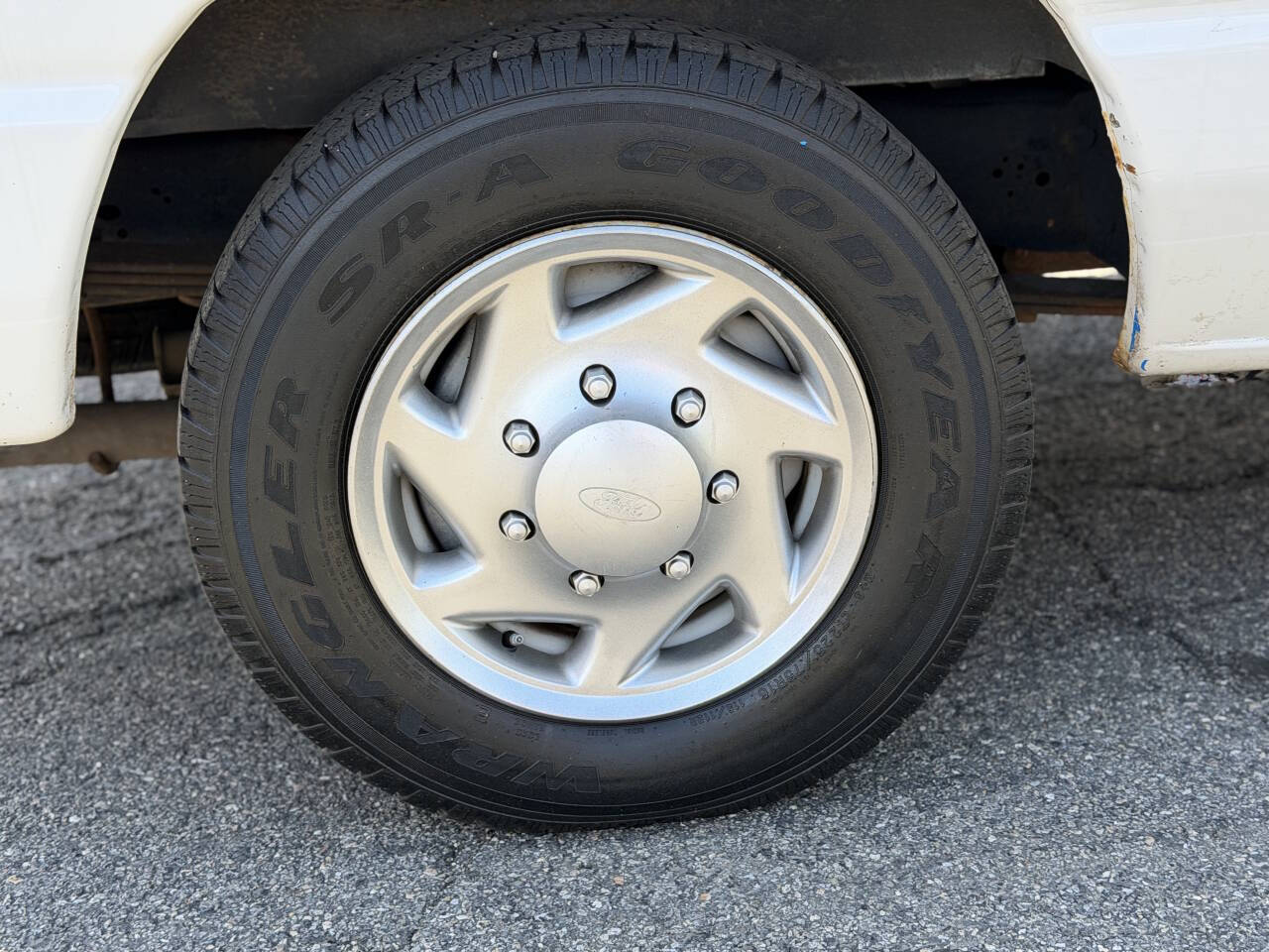 Used 2013 Ford E-150 - photo 12