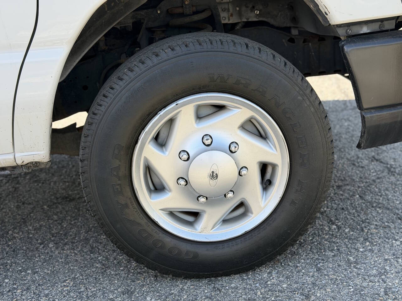 Used 2013 Ford E-150 - photo 13