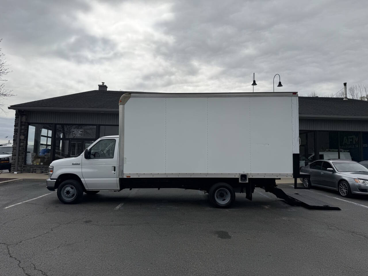Used 2012 Ford E-450 - photo 5