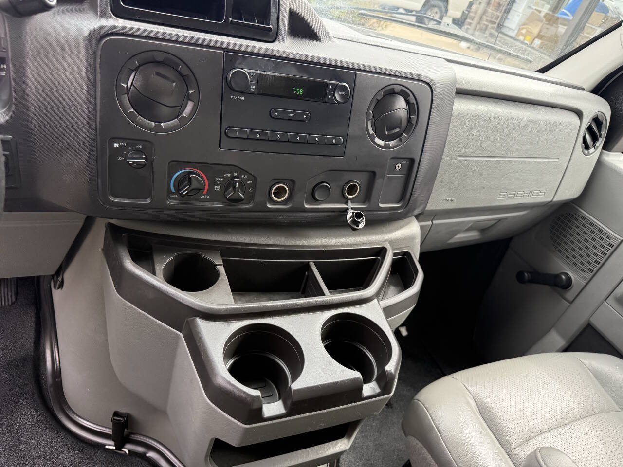 Used 2012 Ford E-450 - photo 22