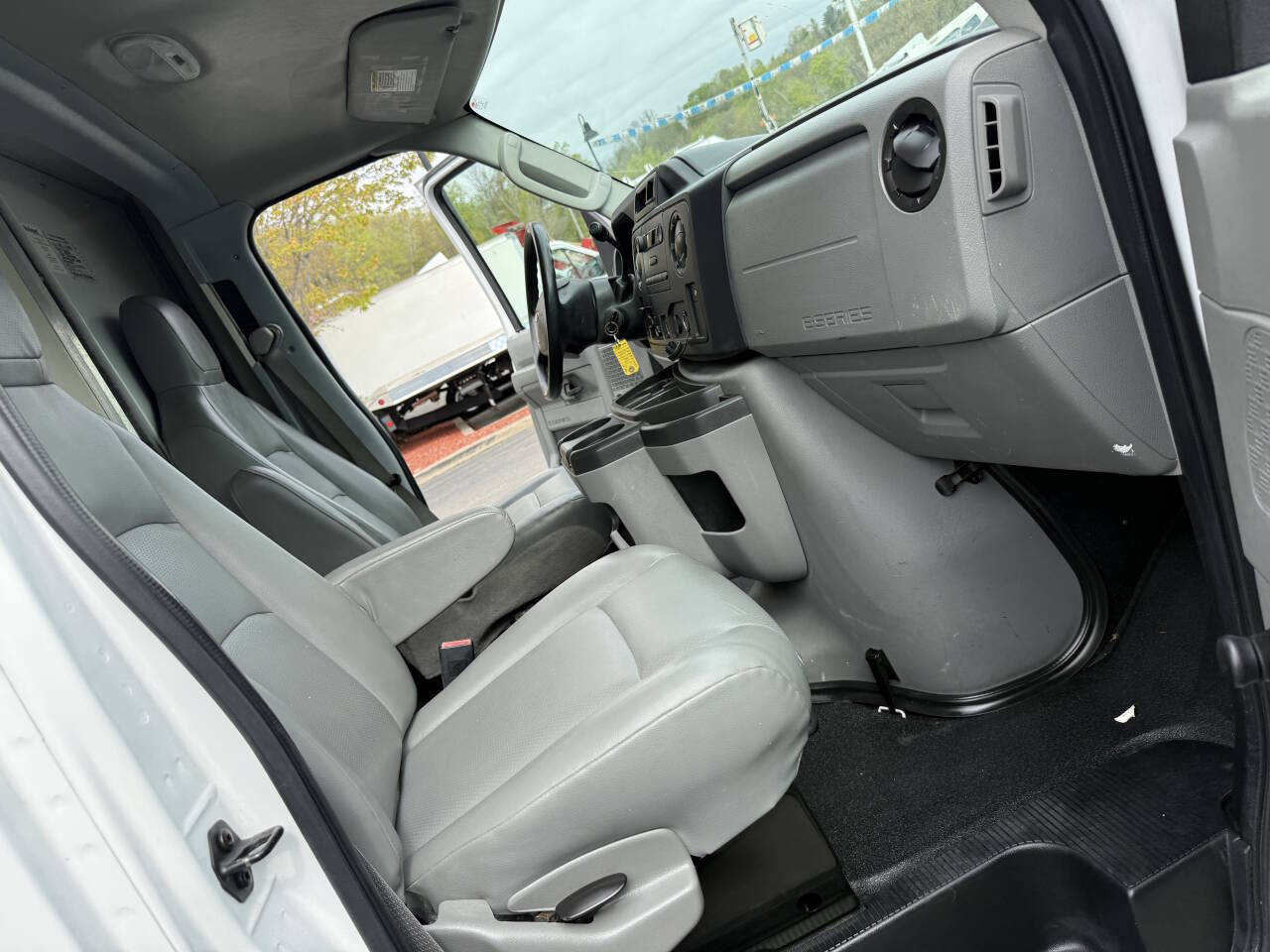 Used 2012 Ford E-450 - photo 28