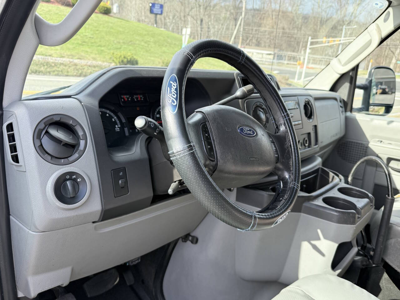Used 2011 Ford E-350 - photo 15