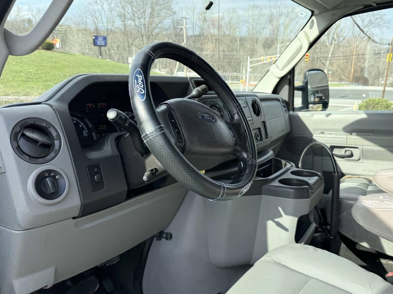 Used 2011 Ford E-350 - photo 16