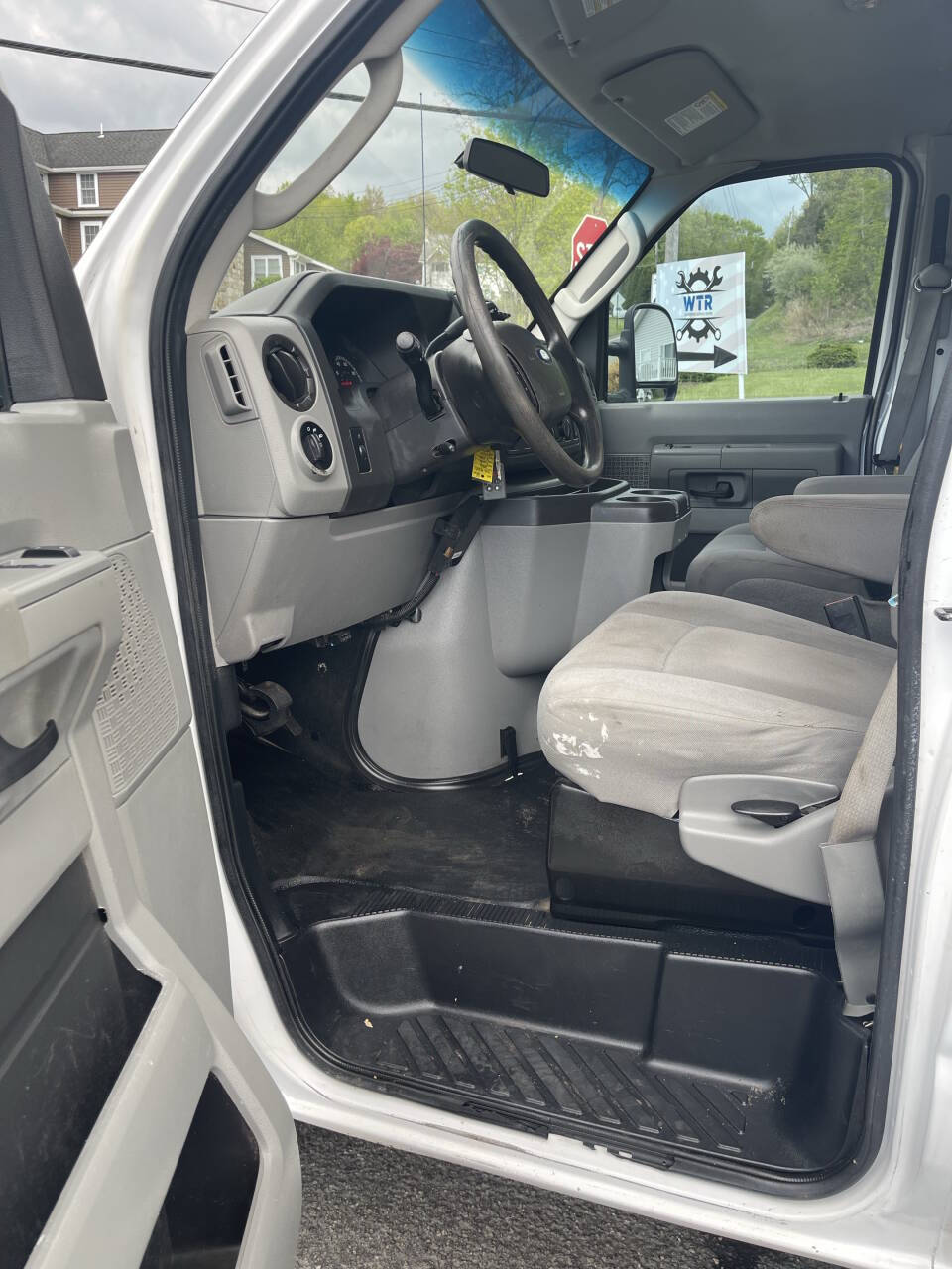 Used 2016 Ford E-350 - photo 12