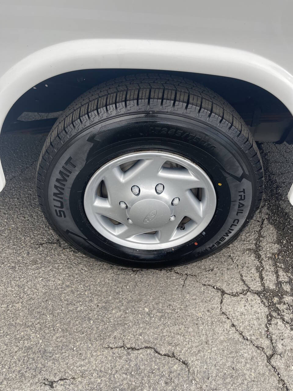 Used 2016 Ford E-350 - photo 21