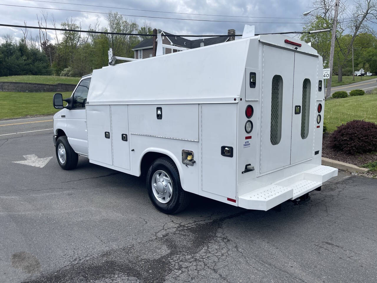 Used 2016 Ford E-350 - photo 5