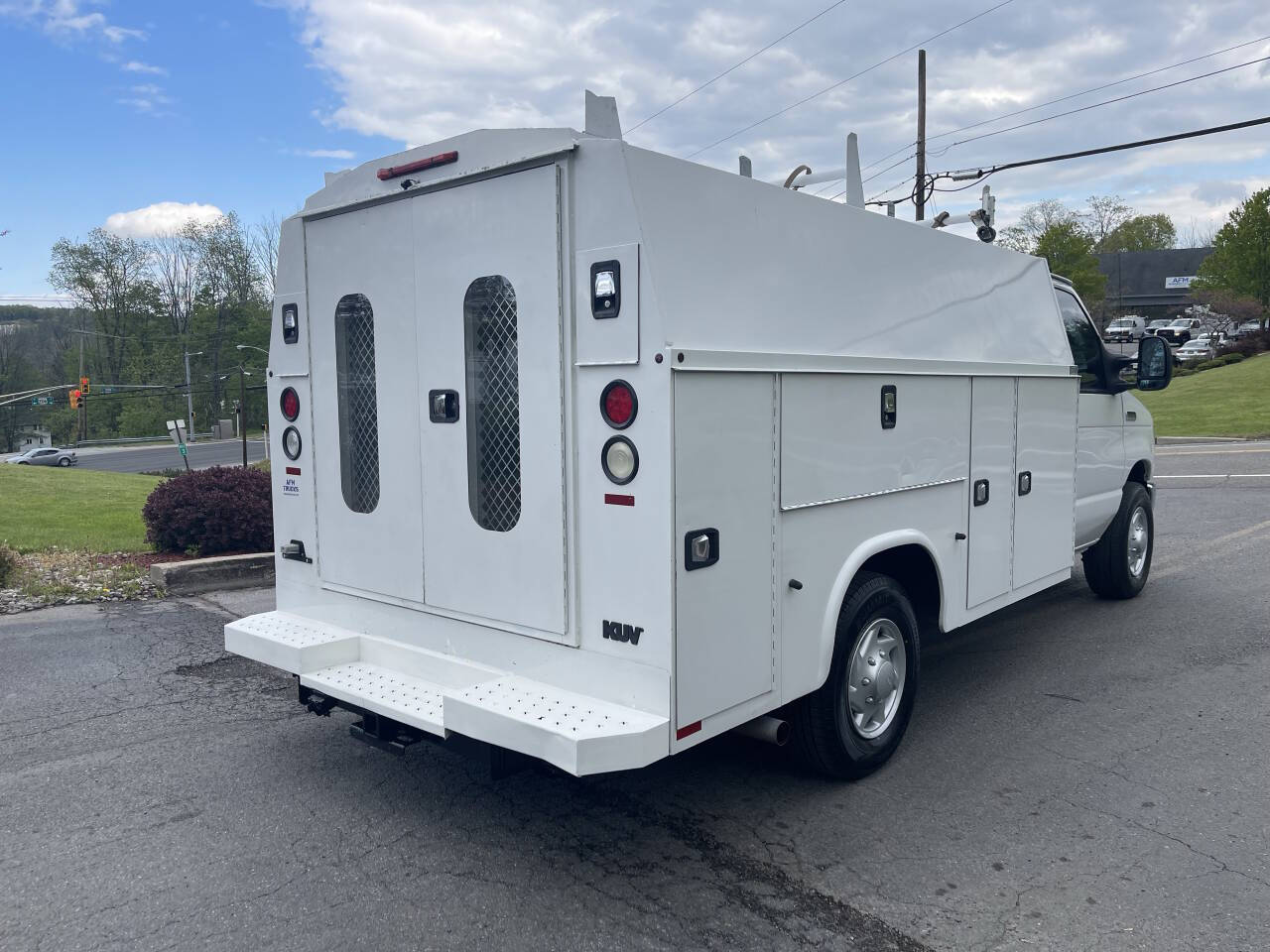 Used 2016 Ford E-350 - photo 7
