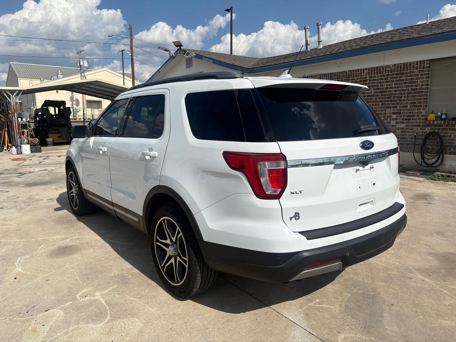 Used 2019 Ford Explorer - photo 2