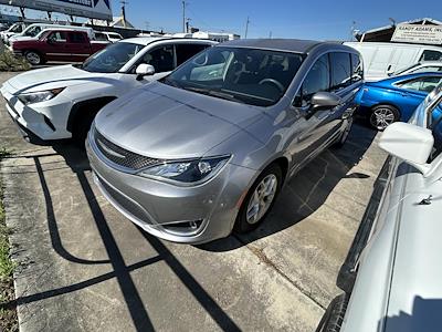 Used 2017 Chrysler Pacifica Touring Minivan for sale #811166 - photo 1