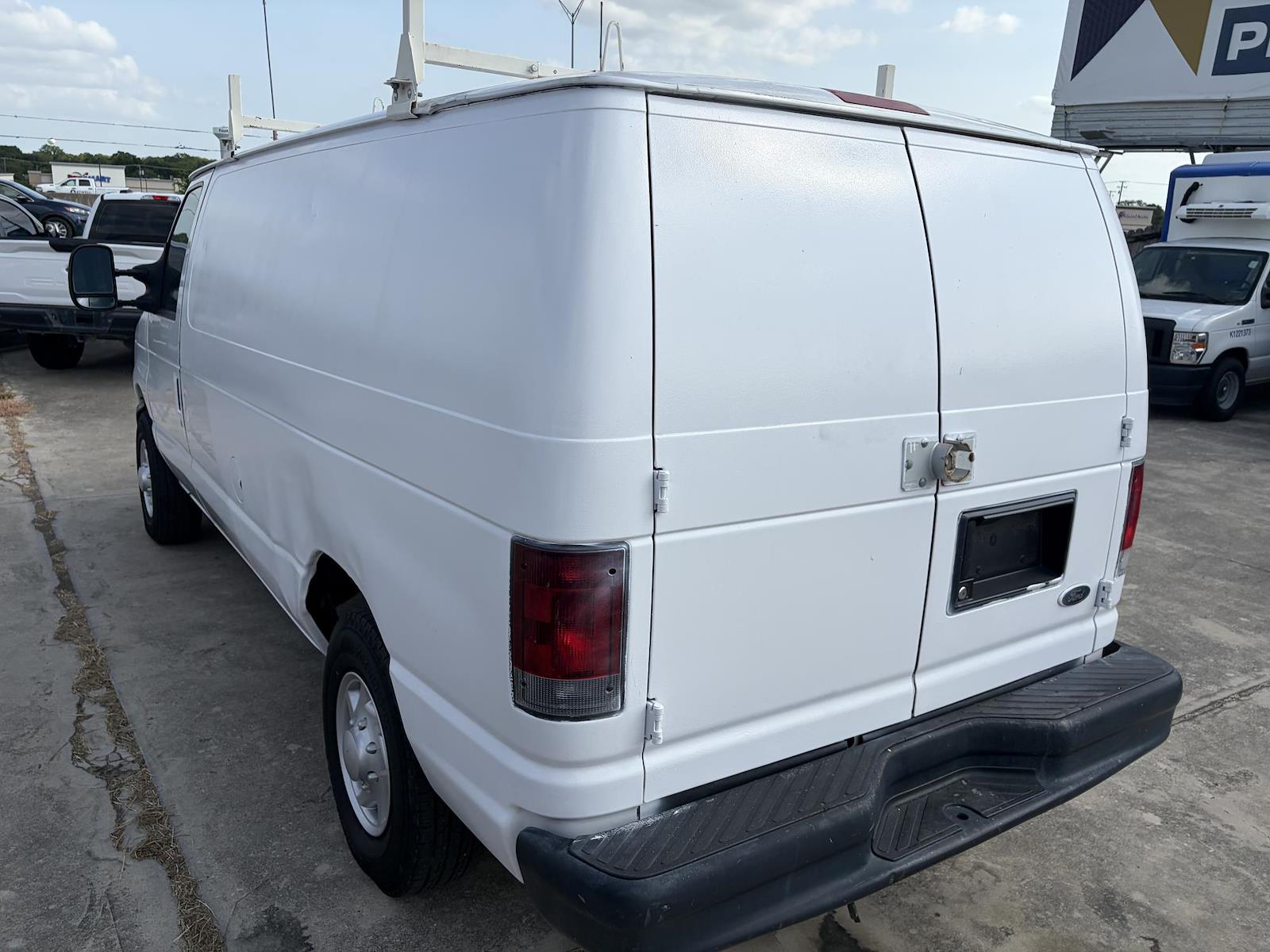 Used 2013 Ford E-250 - photo 2