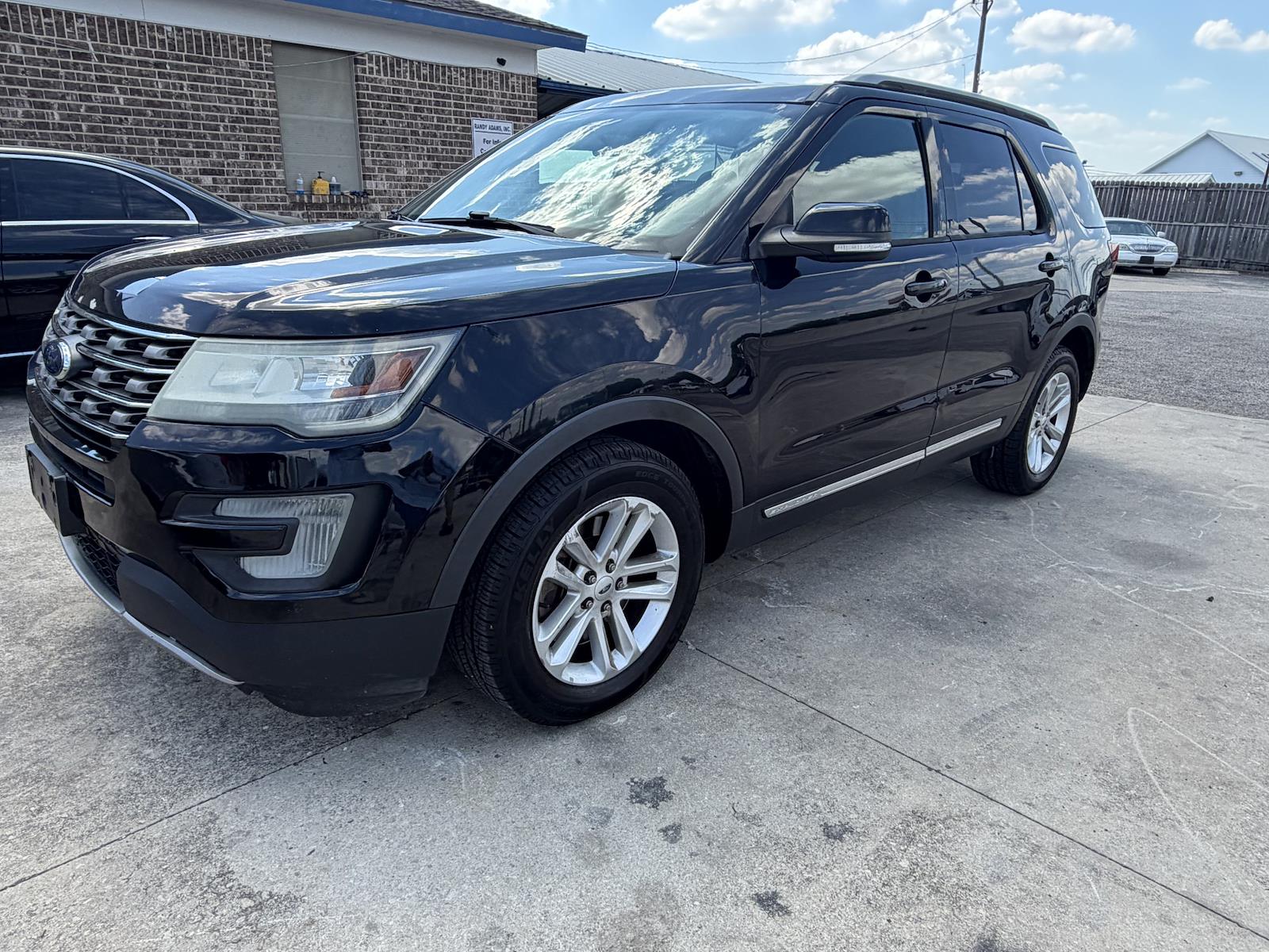 Used 2017 Ford Explorer - photo 1