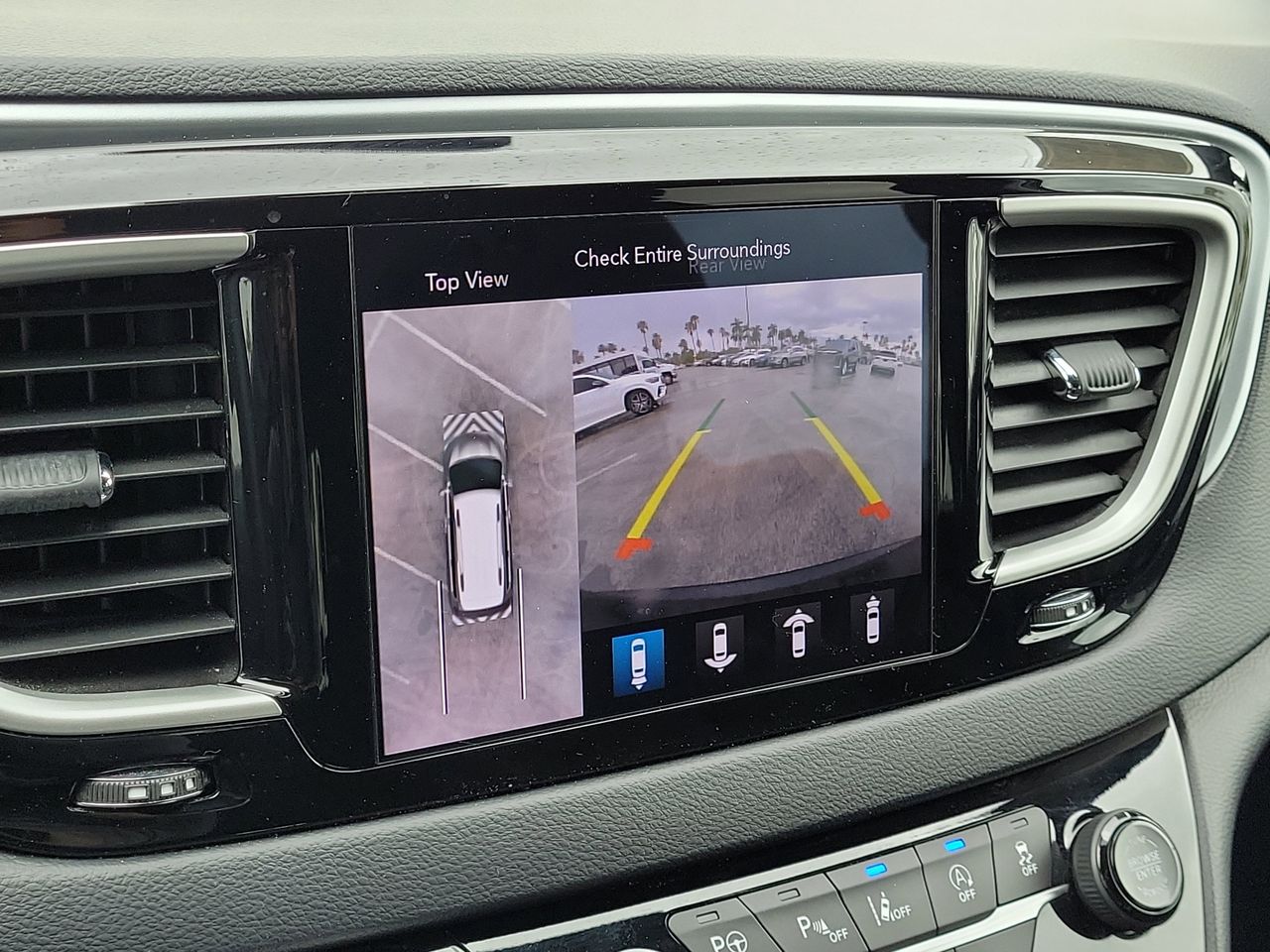 Used 2020 Chrysler Pacifica - photo 35