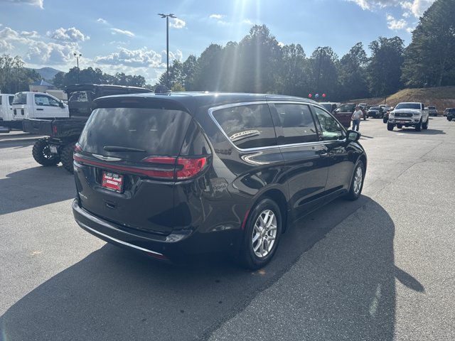 Used 2024 Chrysler Pacifica - photo 9