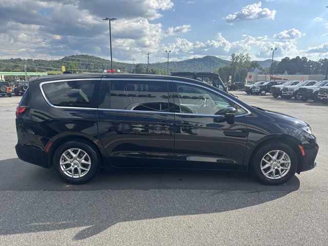 Used 2024 Chrysler Pacifica - photo 11