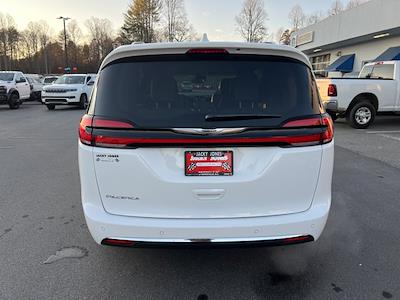 Used 2021 Chrysler Pacifica Touring L Minivan for sale #U5491 - photo 2
