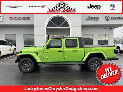 Used 2025 Jeep Gladiator - photo 1