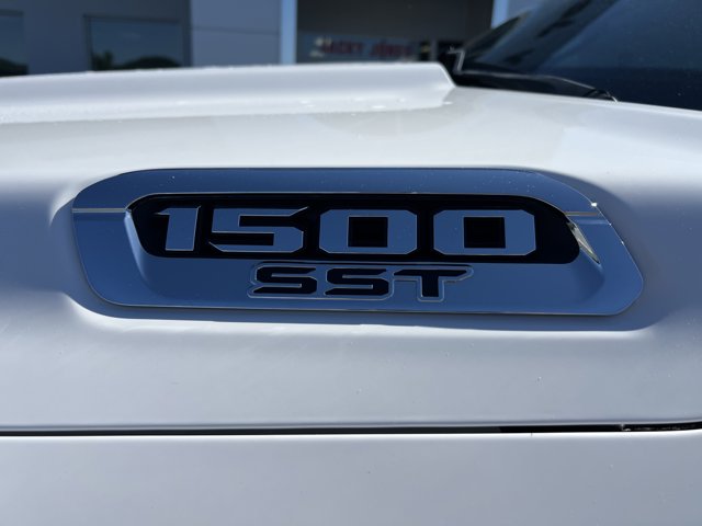 Used 2025 Ram 1500 - photo 9