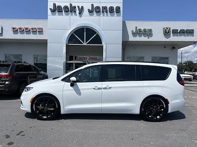 2023 Chrysler Pacifica FWD Minivan for sale #U5832 - photo 2