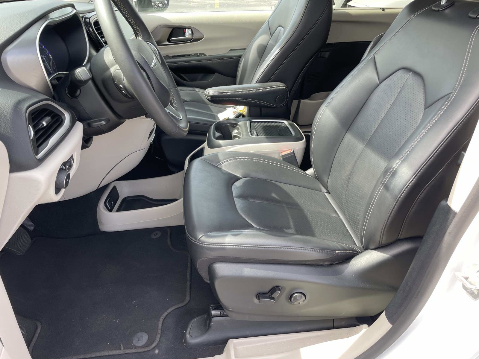 Used 2023 Chrysler Pacifica - photo 17