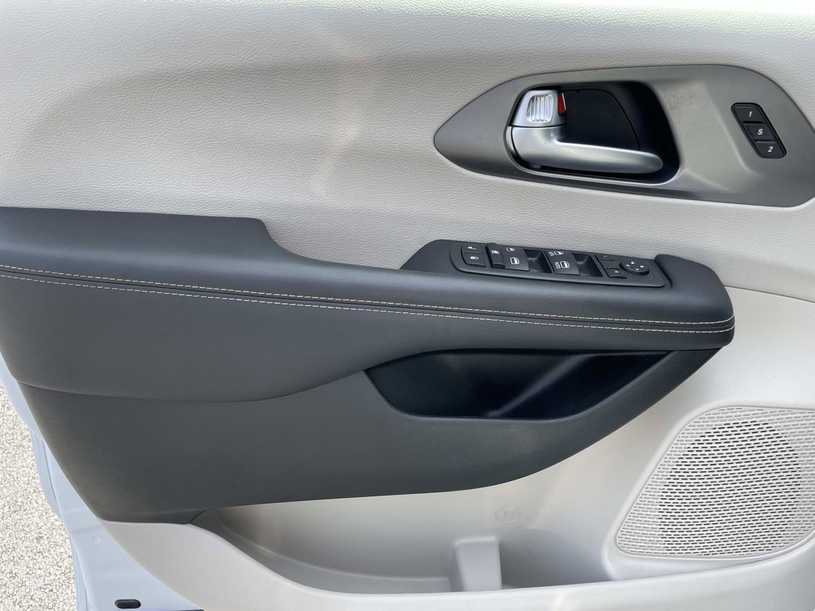 Used 2023 Chrysler Pacifica - photo 18