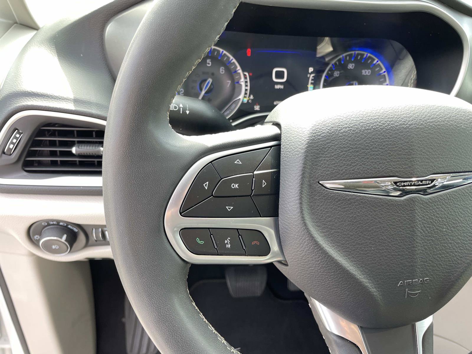 Used 2023 Chrysler Pacifica - photo 20