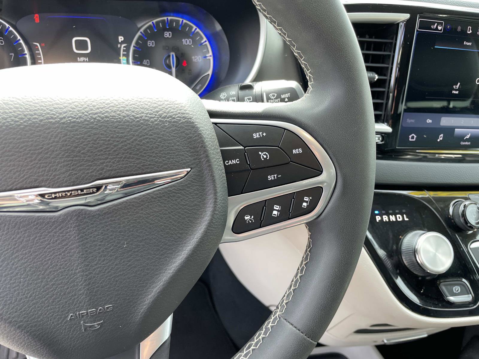 Used 2023 Chrysler Pacifica - photo 21