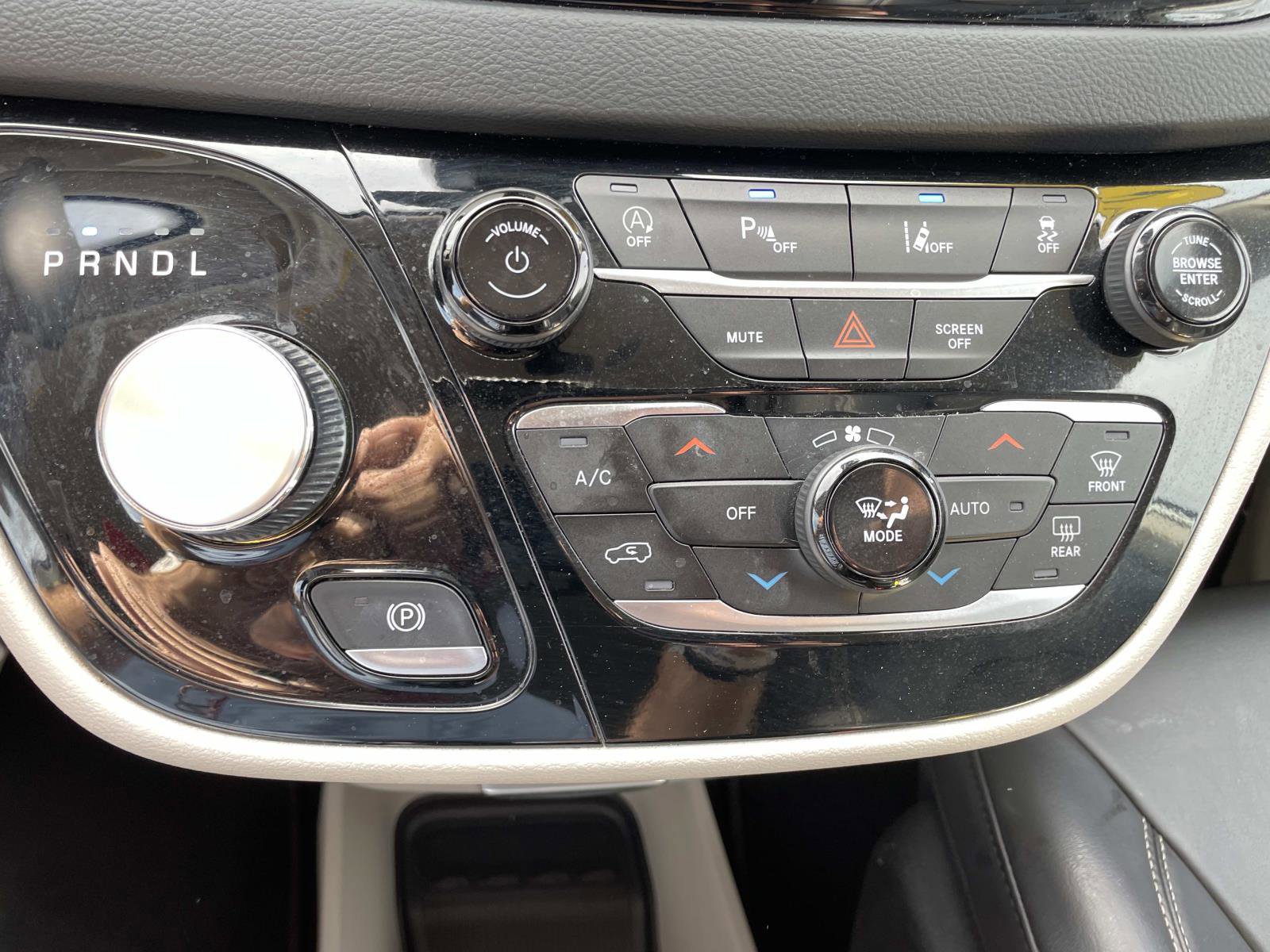 Used 2023 Chrysler Pacifica - photo 22