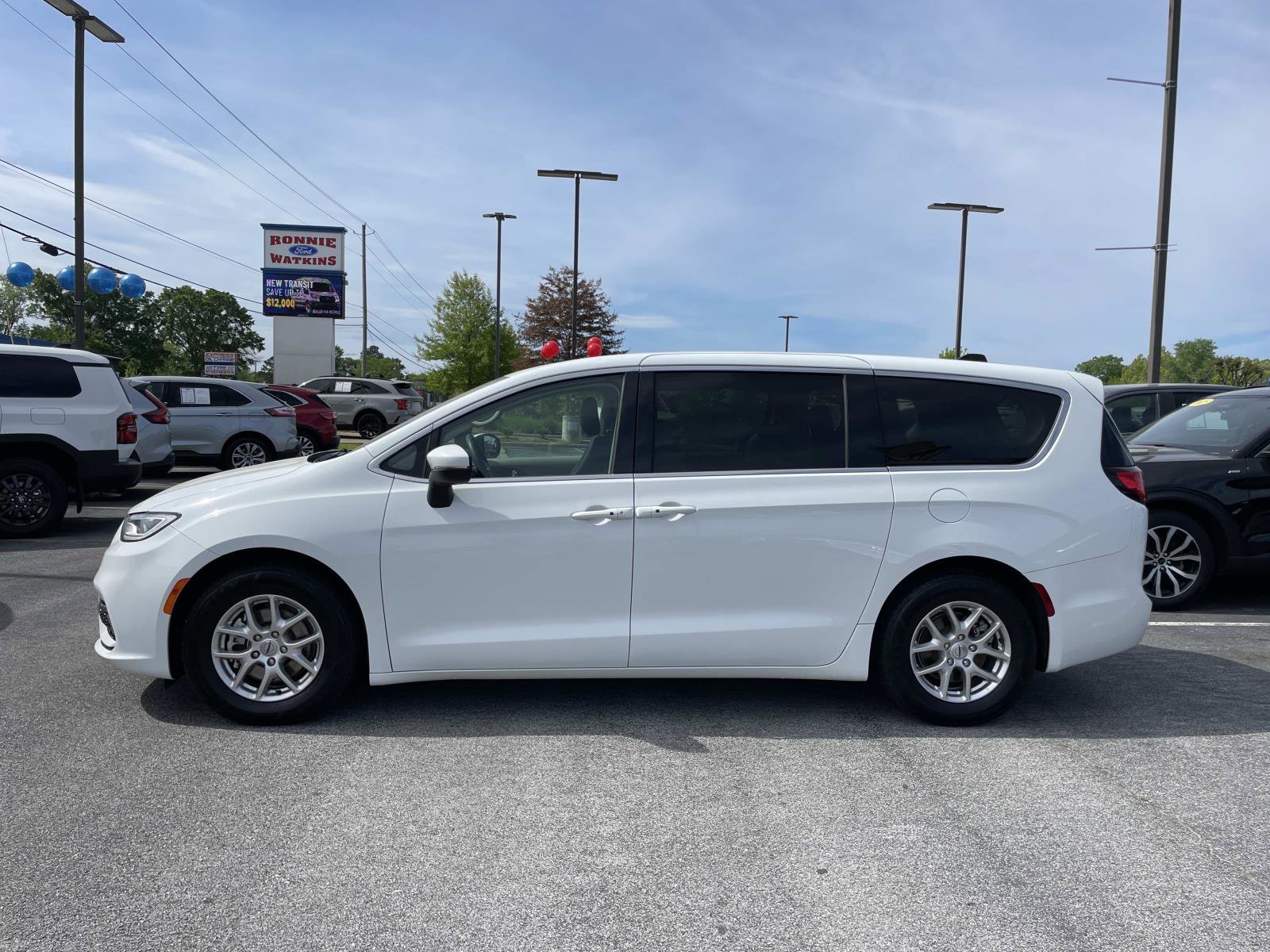 Used 2023 Chrysler Pacifica - photo 10